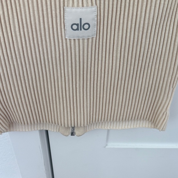 ALO Yoga Cream Ribbed Zip-Up Crop Top - Picture 3 of 7